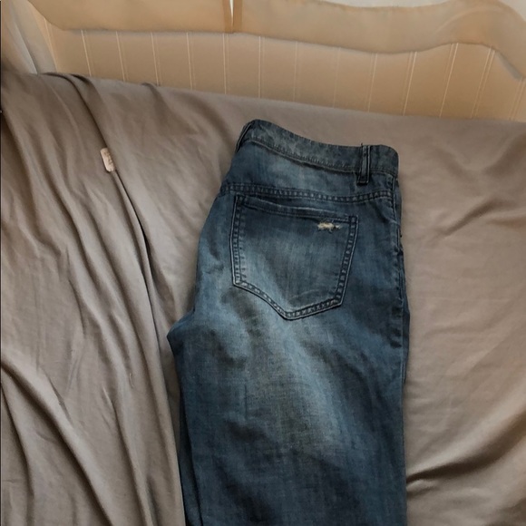 Light washed blue jeans - Picture 2 of 5